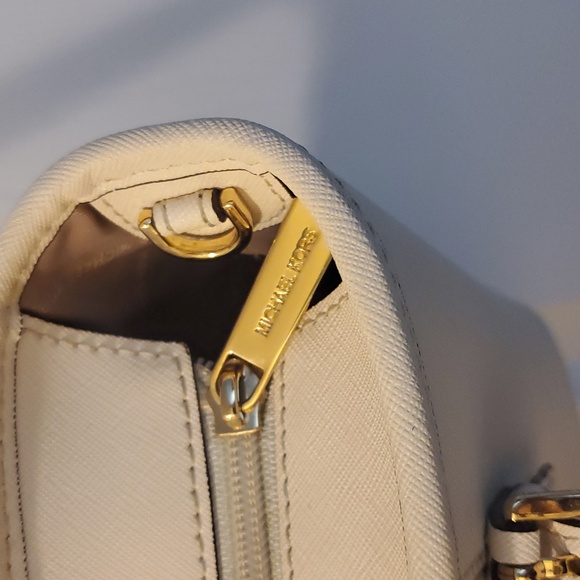 MICHEAL Micheal Kors Jet Set Tote - Picture 7 of 16